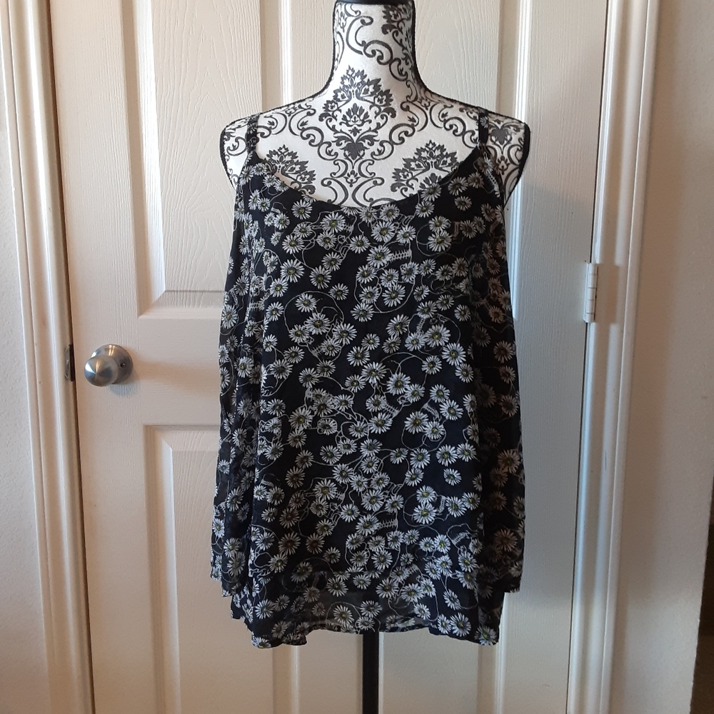 2 for $20 Skull and daisy tank top